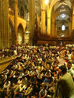 l'assemblea nella chiesa