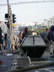 barricate sul ponte